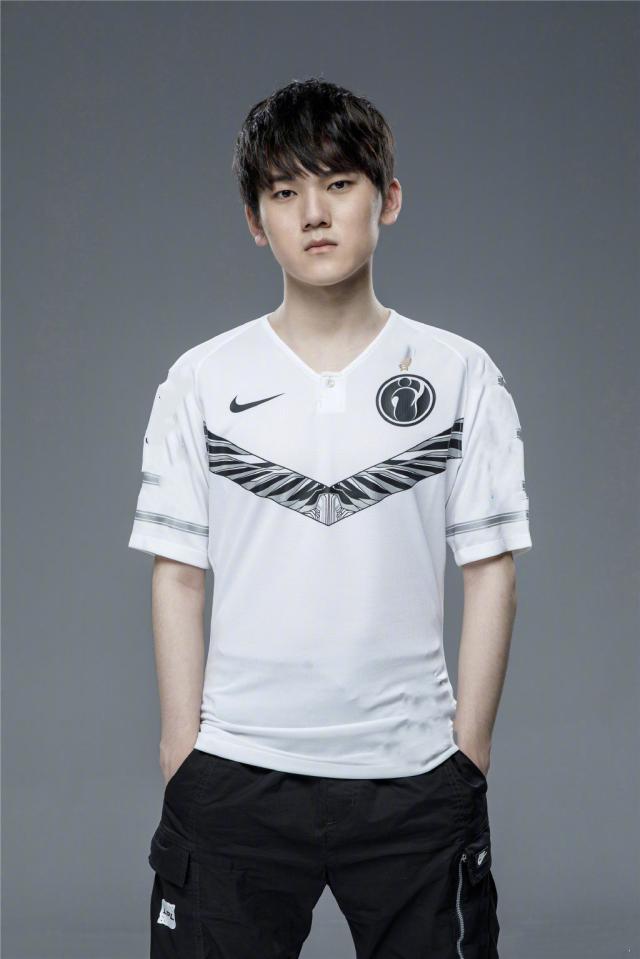 TI首位俄语女解说Eiritel：中国队肯定进决赛